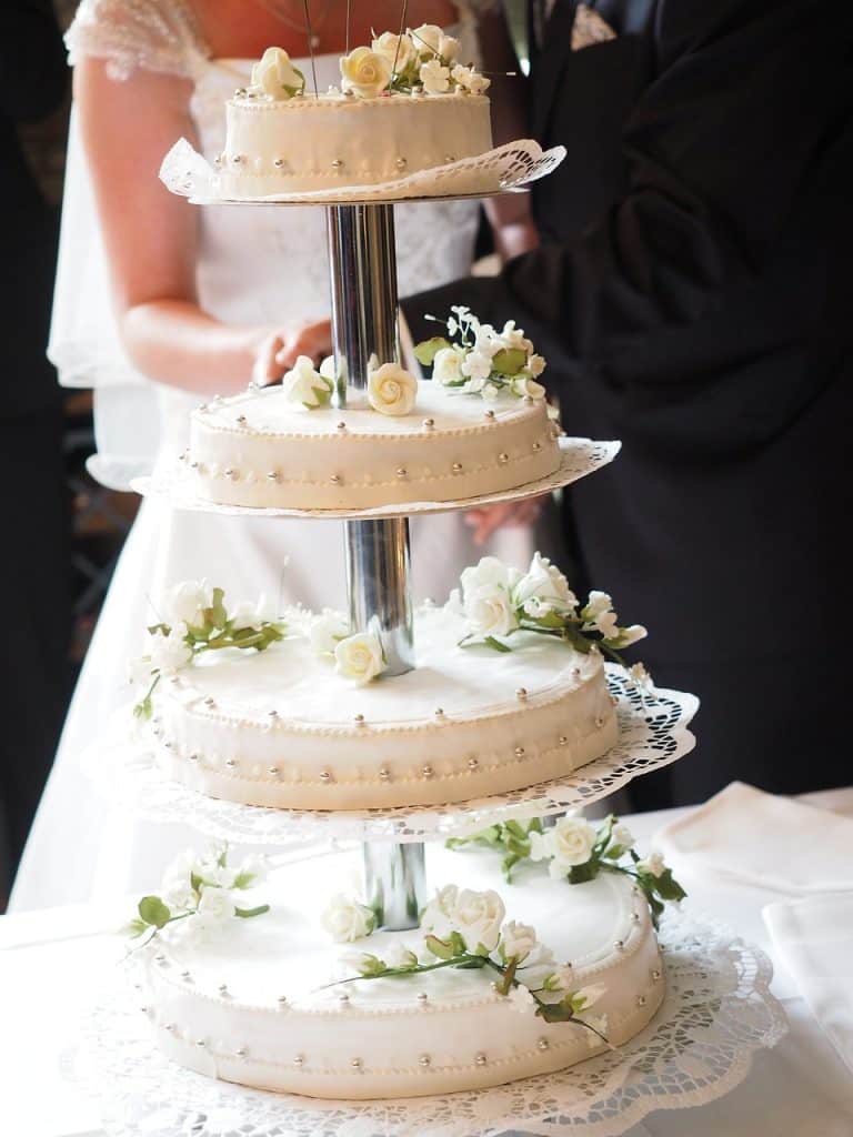 cake, wedding cake, bleed-590774.jpg