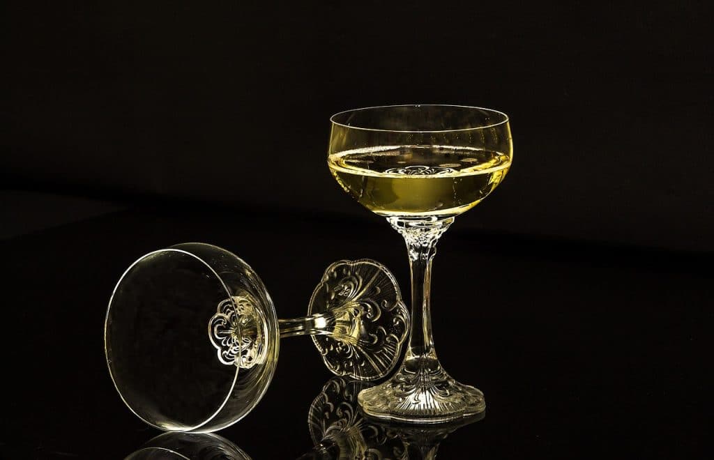 champagne glasses, a full glass, an empty glass-1940275.jpg