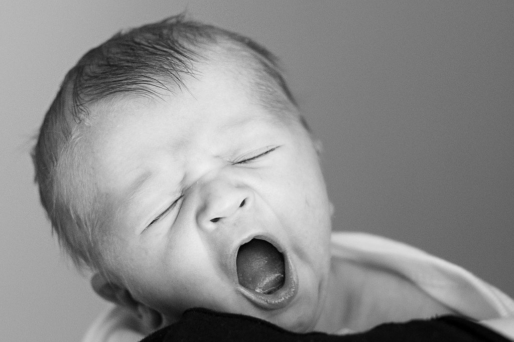 newborn, yawning, early days-1997459.jpg