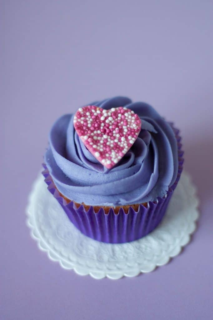 cupcakes, heart, dessert-925826.jpg