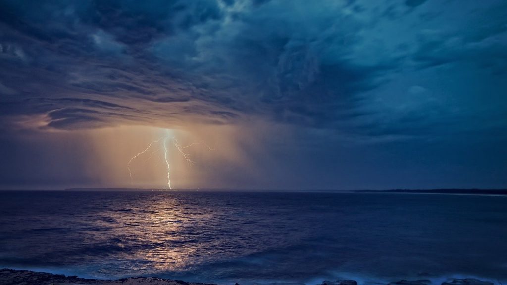 lightning, storm, thunderstorm-4229954.jpg