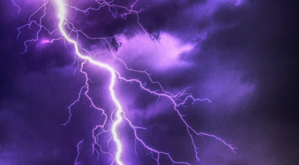 lightning, thunderstorm, super cell-2568383.jpg