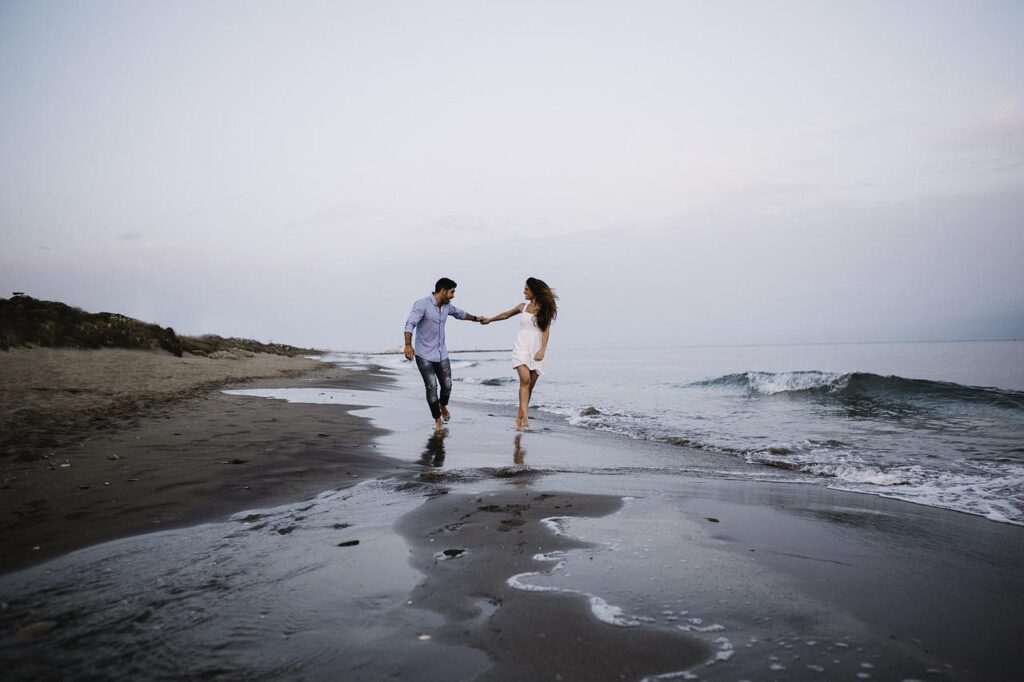 couple, beach, walking-3098951.jpg