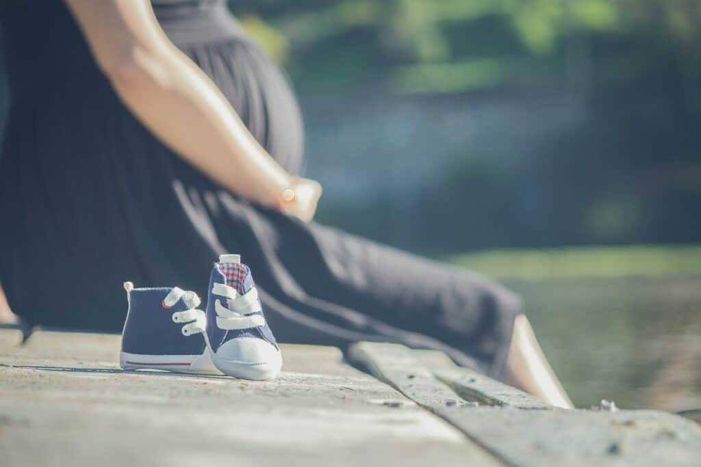pregnant, shoes babies, spring-2720433.jpg